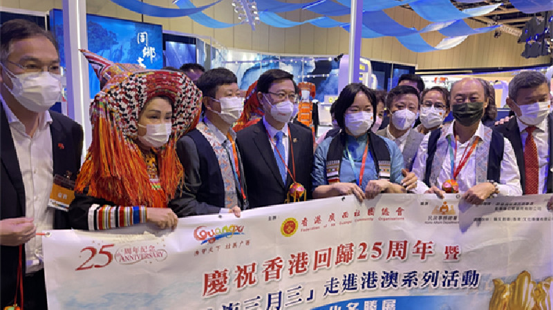 同鄉文化名勝展在港舉辦 李家超參觀廣西館