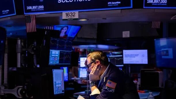 美股三大指數集體收跌 美油重挫近8%