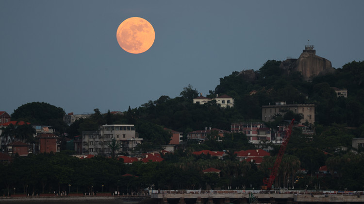 圖集丨「超級月亮」現身 全國各地共賞年度最大滿月