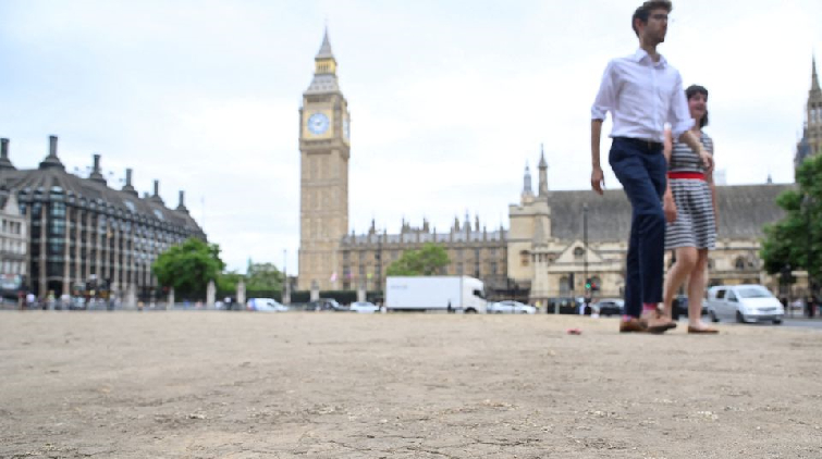 英國發布首個極端高溫紅色預警 宣布進入國家緊急狀態