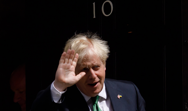 約翰遜政府贏得英議會信任投票 其將繼續任看守首相