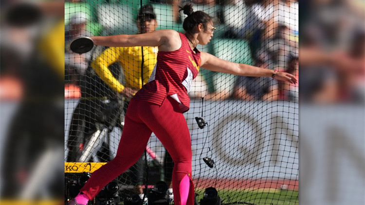一擲定乾坤！馮彬世錦賽女子鐵餅摘金