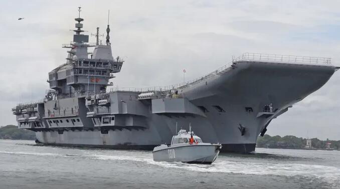 印度首艘國產航母「維克蘭特」號交付海軍