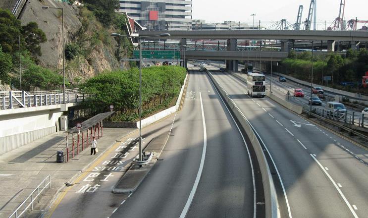 荃灣4車相撞致2傷 交通一度受阻