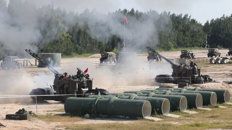 有片｜福建省軍區在閩南組織防空實彈射擊！