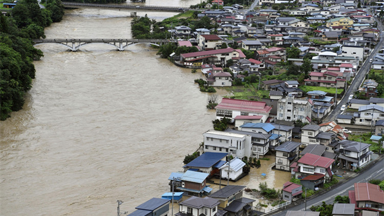 日本多地遭遇創紀錄大雨 超10萬人緊急避難