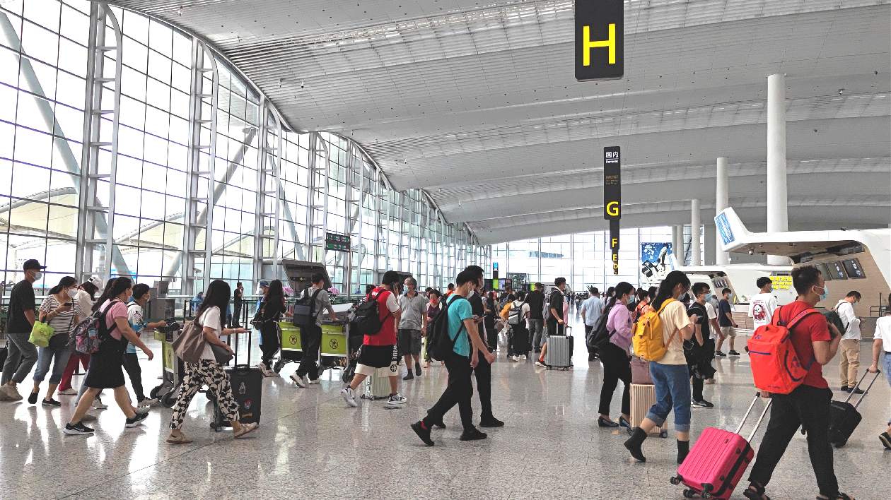 日均旅客量超10萬人次 白雲機場暑期航班恢復明顯