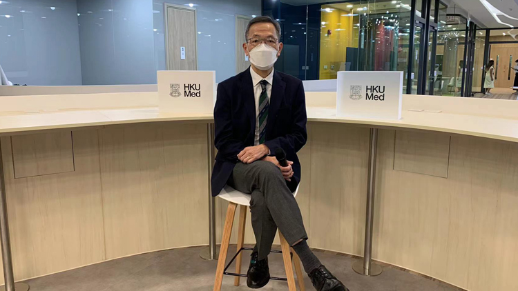 港大醫學院院長劉澤星上任後首見傳媒 介紹新落成學術大樓設備