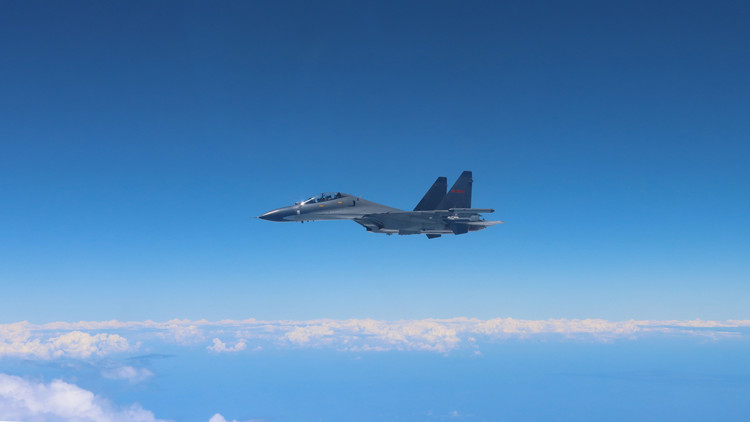 解放軍飛行員：在空中目視距離俯瞰台灣海岸線和中央山脈