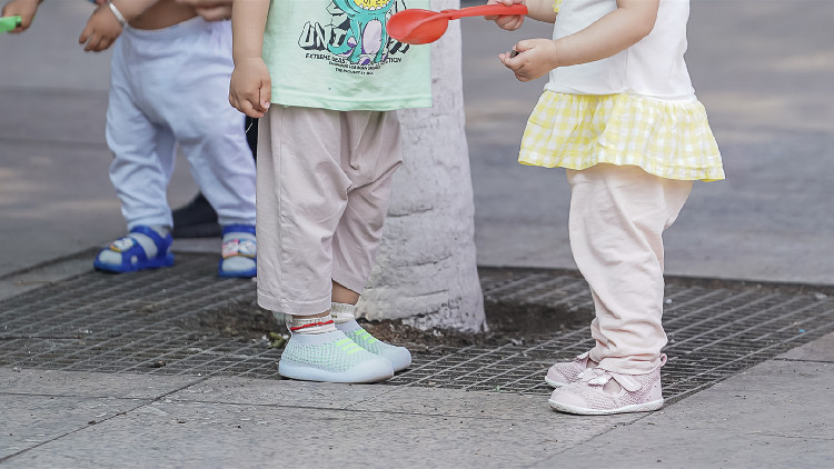 調查顯示：嬰幼兒無人照料是阻礙生育首要因素
