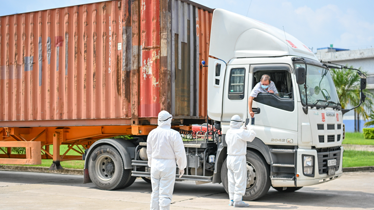 16日跨境司機核酸檢測發現8宗初陽或不確定個案