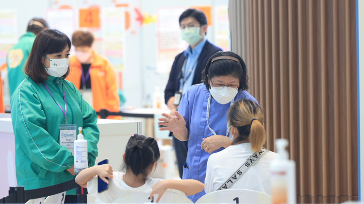 楊何蓓茵：本港3歲以上人口第二劑疫苗接種率達九成