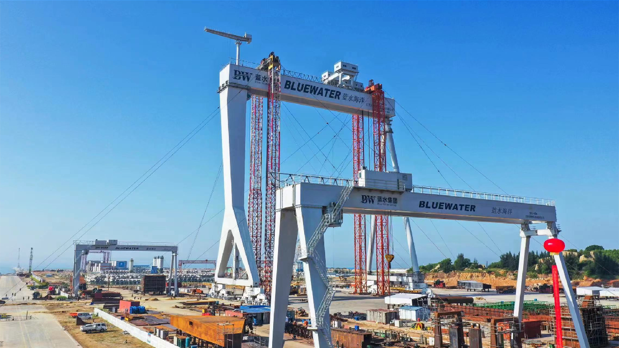 亞洲最高！揭陽惠來高127米2000噸龍門吊吊裝完工