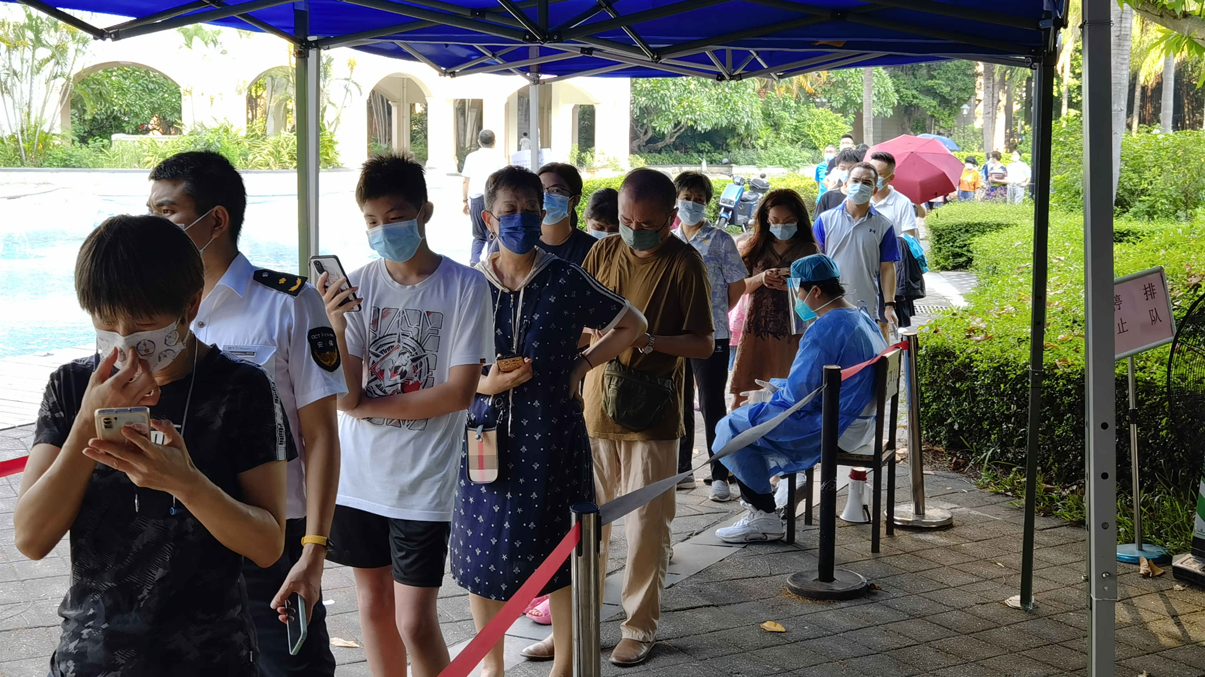 8月25日深圳在隔離密接人員中發現4例，在重點人員和主動就診中發現3例，在社區篩查中發現1例