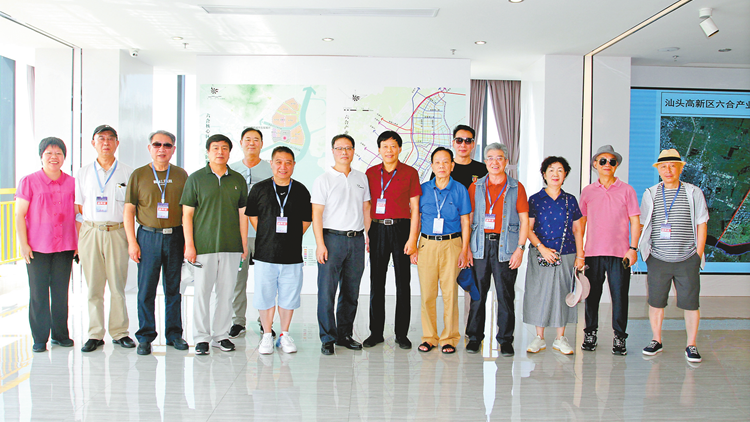 有片丨第十三屆「品鑒嶺南」著名作家汕頭行 文學大咖齊讚汕頭高質量產業格局