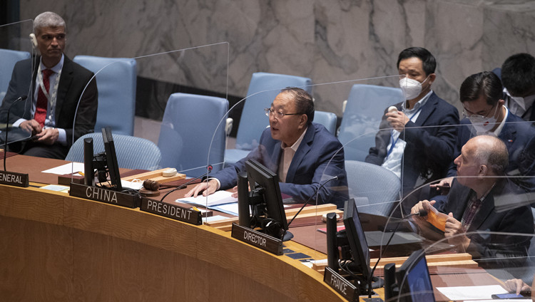 中方敦促美國歸還阿富汗凍結資產