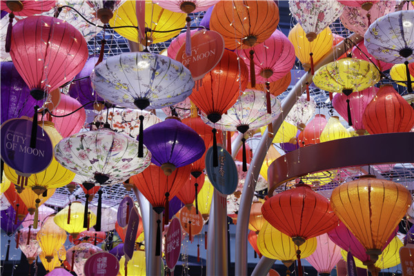 圖集 | 中秋將至 香港街頭節日氣氛漸濃