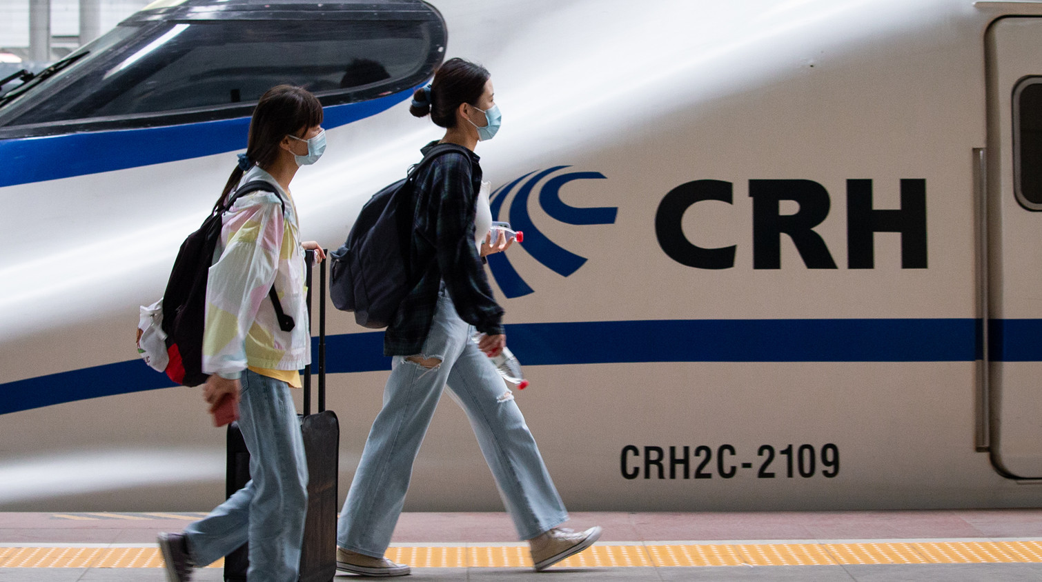 內地中秋國慶乘飛機高鐵需48小時核酸證明