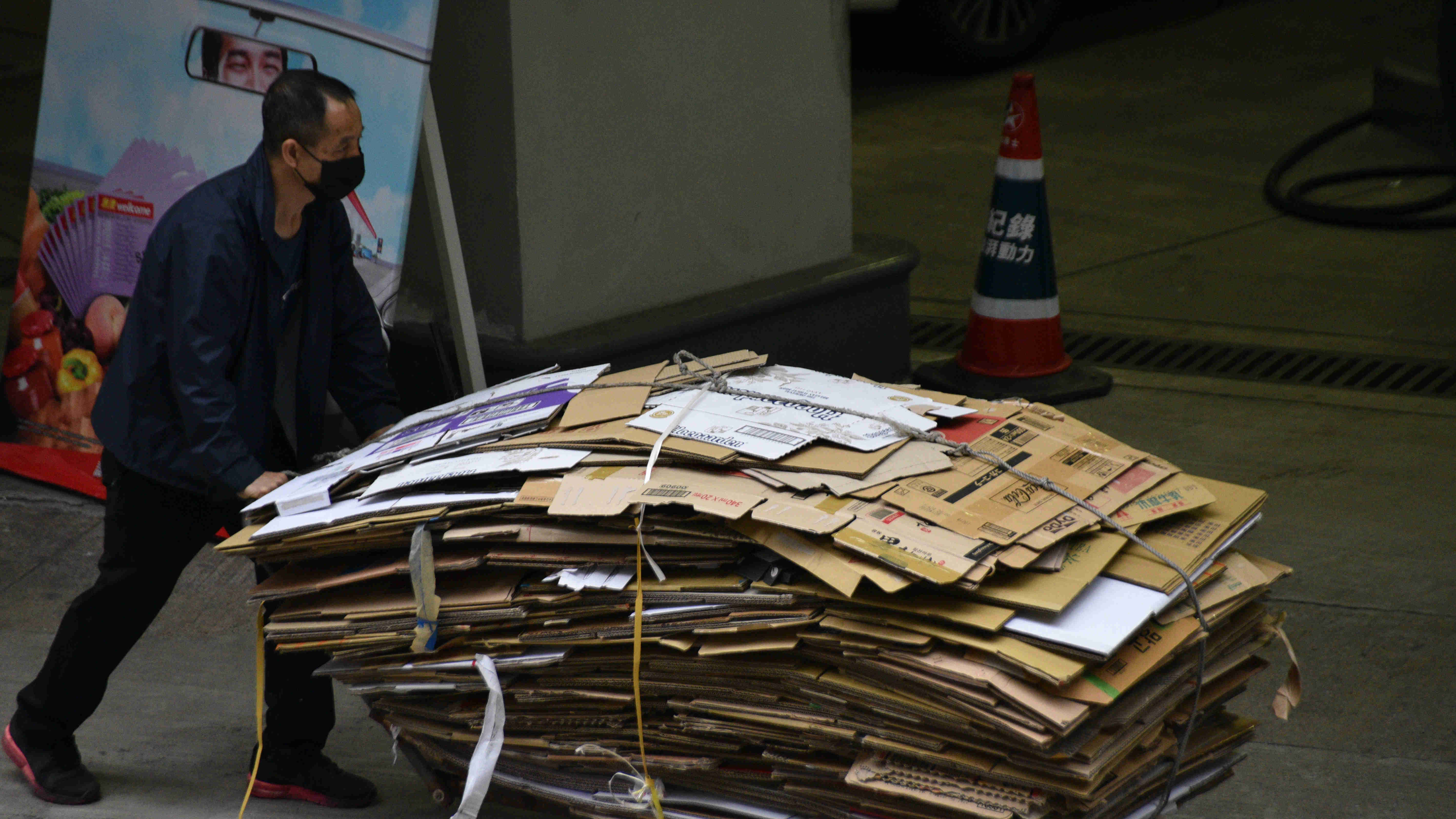 【參政議政】解決跨代貧窮須 政府全方位支持