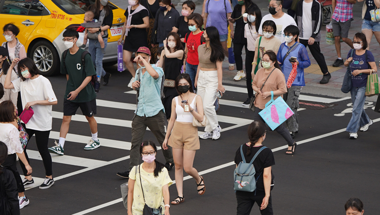新台幣再貶至逾三年新低 專家指未必利於出口