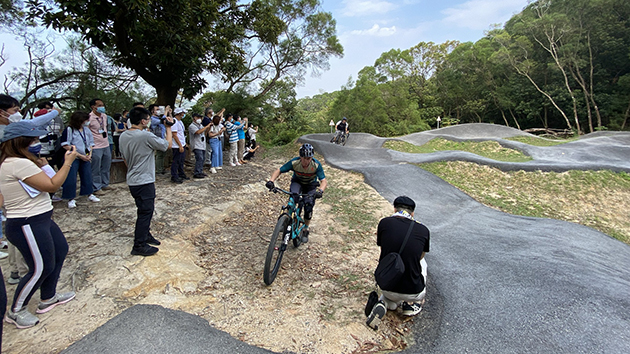 甯漢豪實地考察大嶼山 指將改善鄉郊道路等問題
