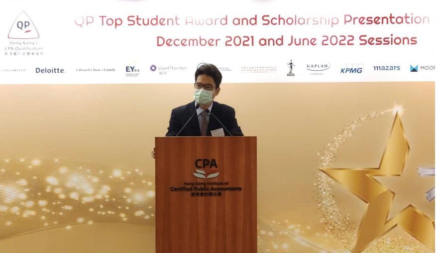 周末無休 陳浩濂忙與年輕人交流