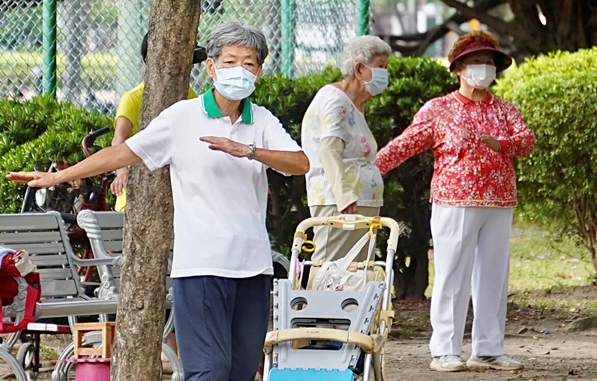 台灣連續兩日單日新增確診超4萬例