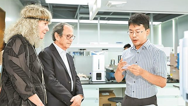 諾獎得主萊維特到訪深圳國創中心 暢聊醫學前沿技術