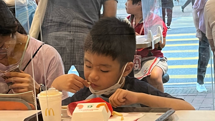 關日華：疫苗通行證降至5歲間接鼓勵家長讓小朋友打針 而非強迫