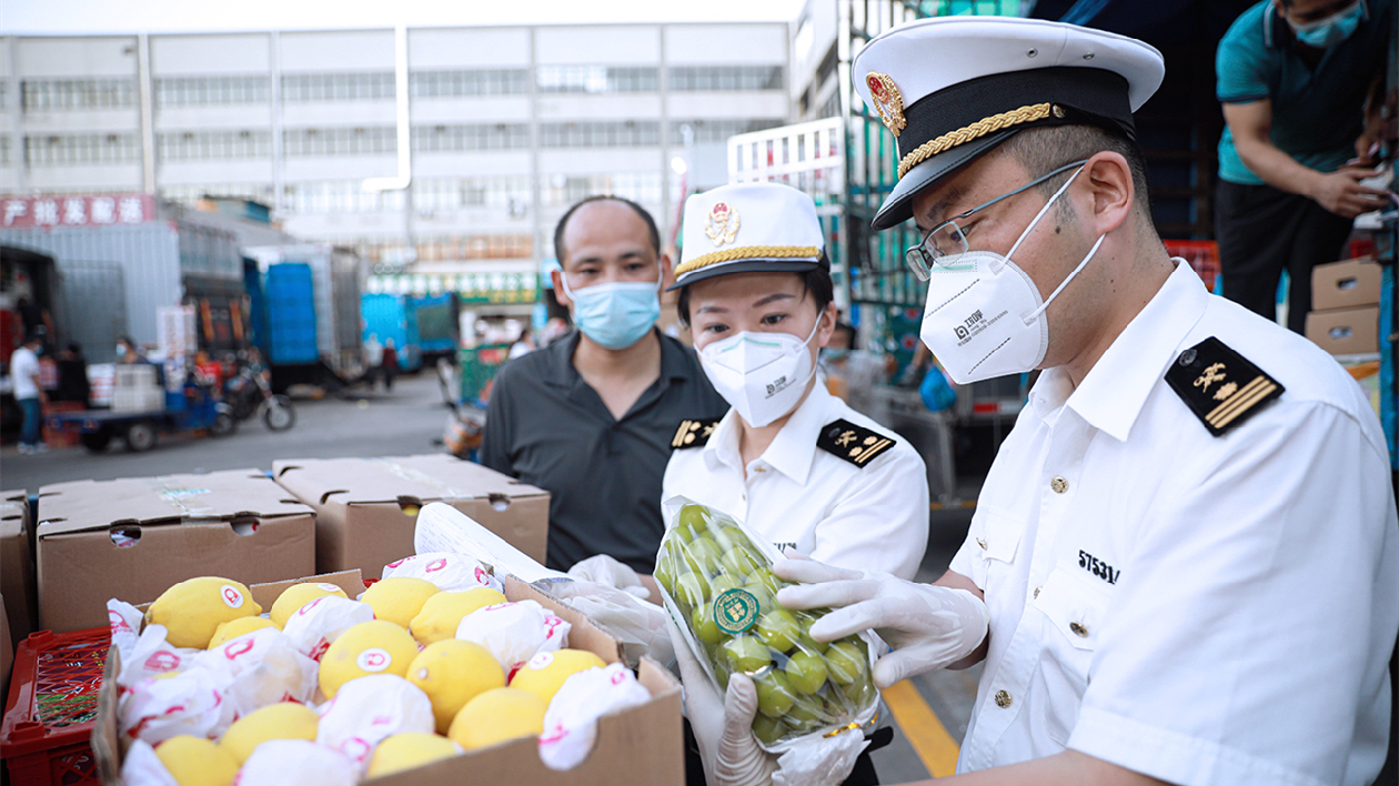 供澳水果監管新模式下首票貨物順利通關