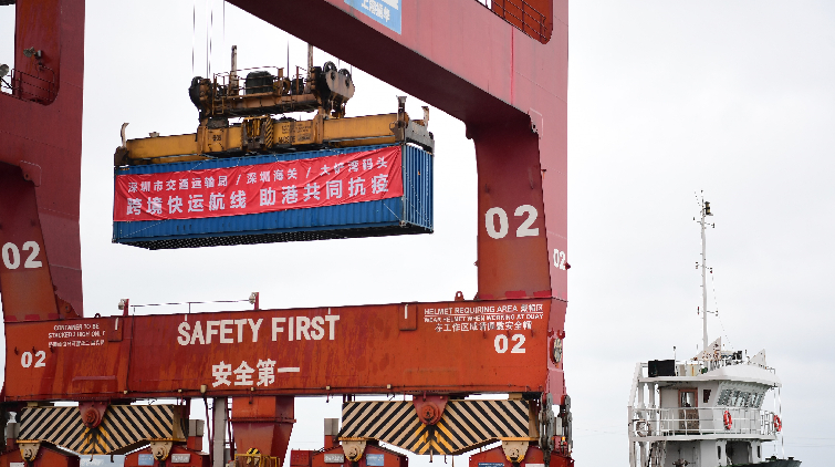 3日至4日內地經水路抵港物資逾4.3萬噸 再多1名跨境司機初陽