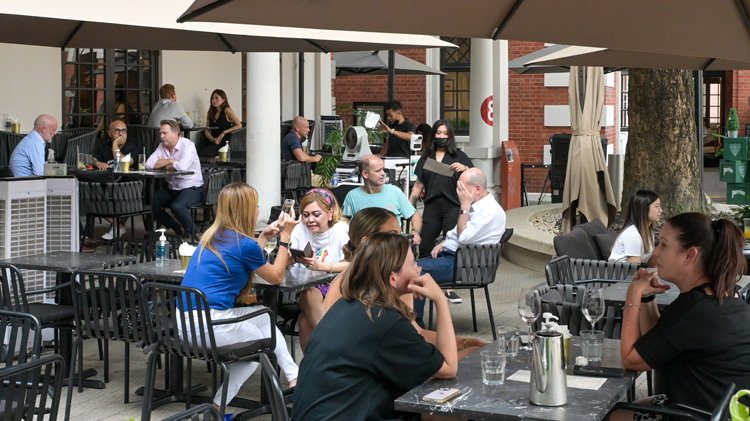 梁立仁：月底萬聖節臨近 冀政府延長酒吧營業時間