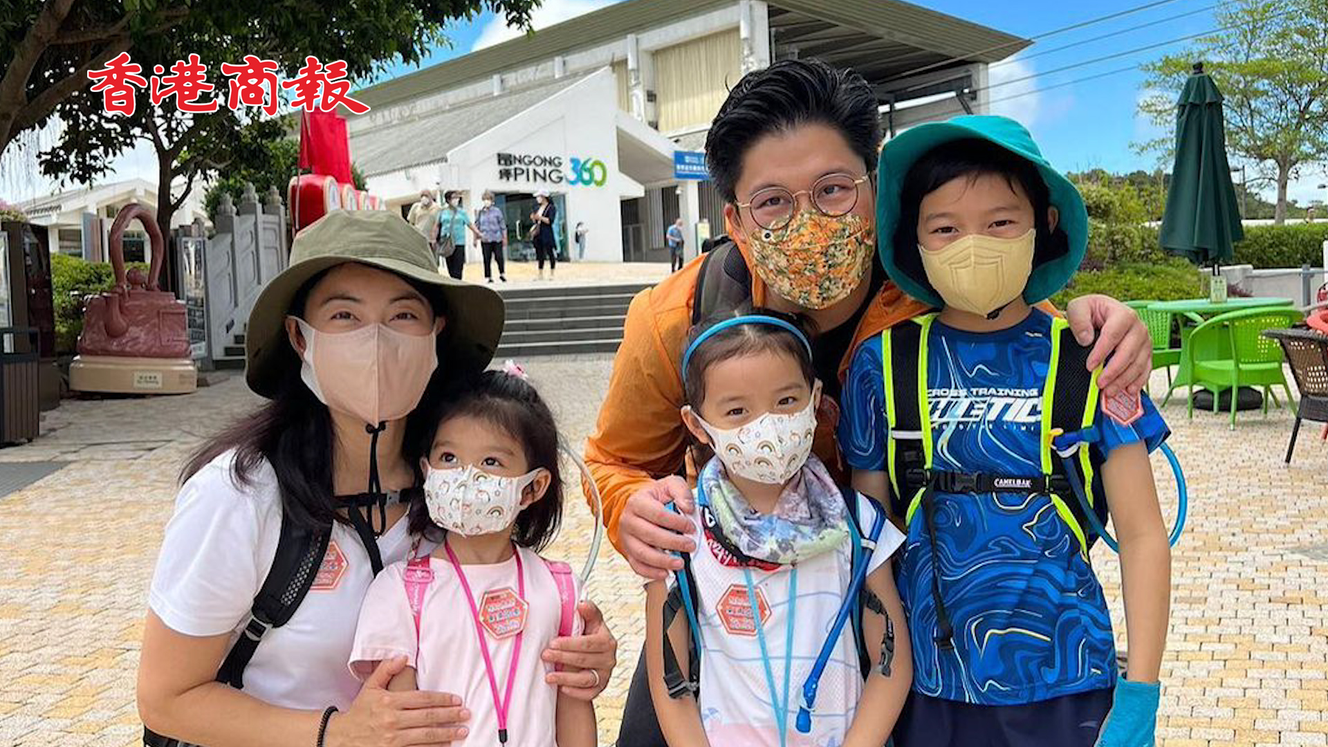 有片丨霍啟剛郭晶晶國慶假期帶娃出遊 一家五口甜蜜又幸福 