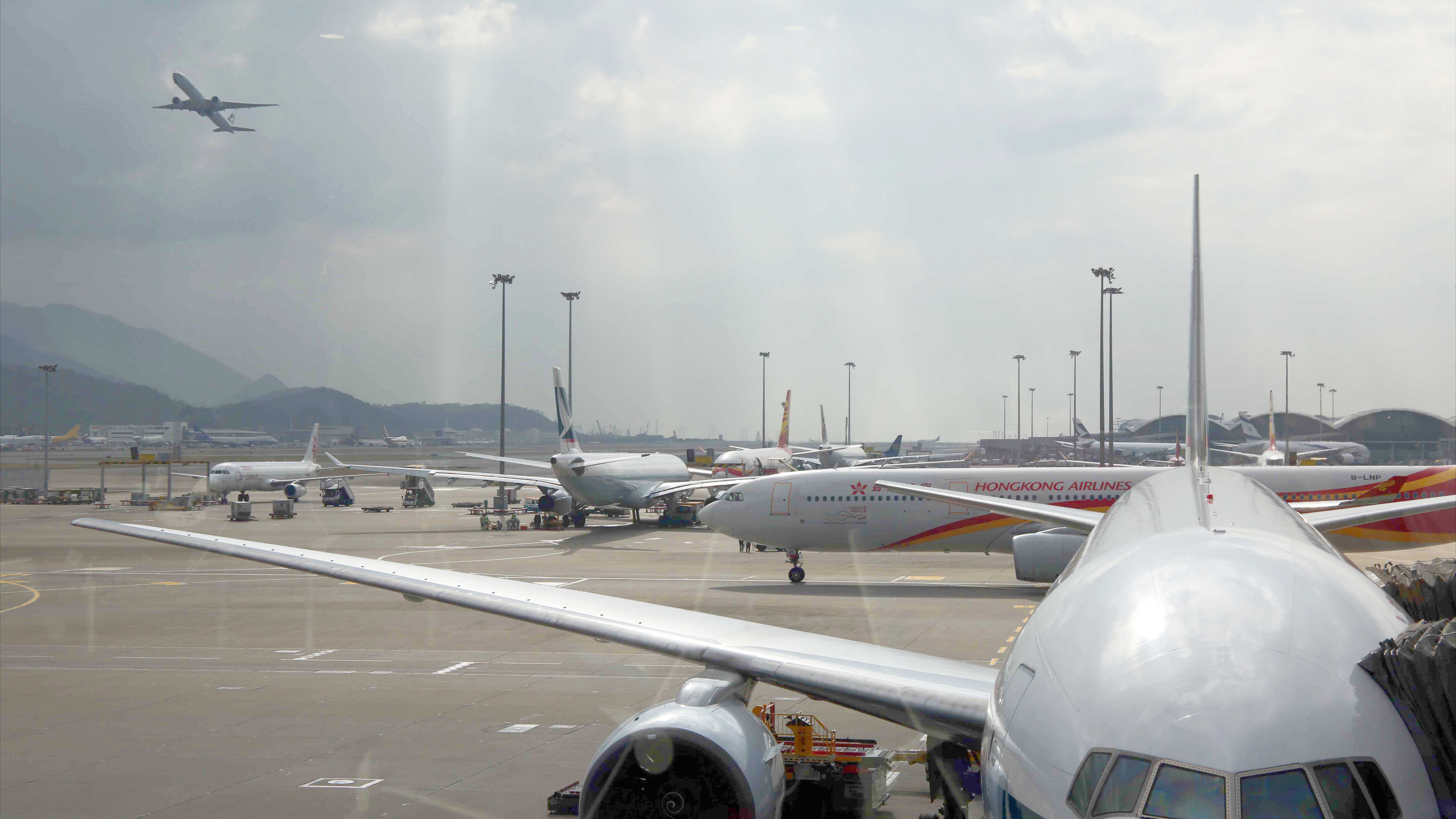 【商報時評】加緊復常準備 固港航空樞紐