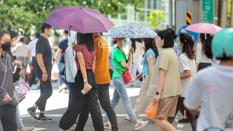 台灣新增32117例新冠肺炎確診病例