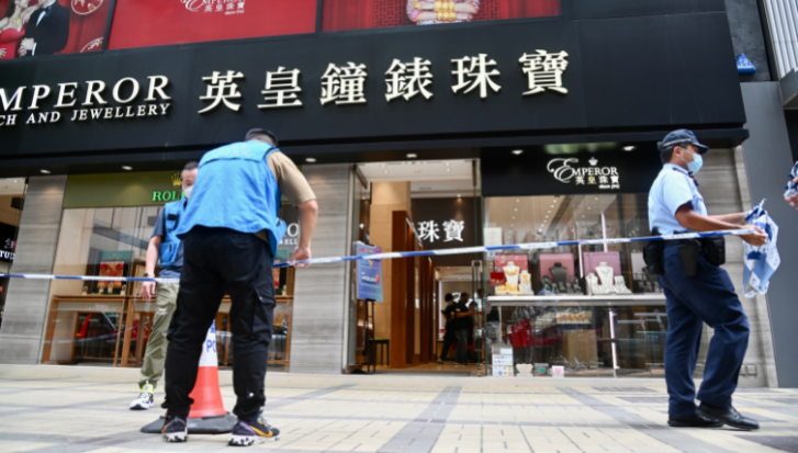 兩刀匪劫尖沙咀珠寶店 五分鐘掠兩千萬元首飾