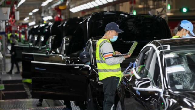 新能源汽車月銷首超70萬輛 同比增超九成