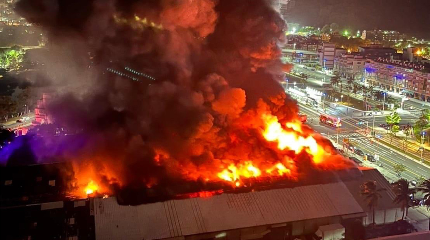 圖集｜高雄一店舖深夜突發火警 幸無人受困受傷