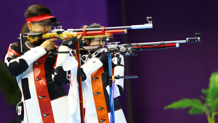 射擊世錦賽：黃雨婷/楊皓然奪得10米氣步槍混合團體冠軍