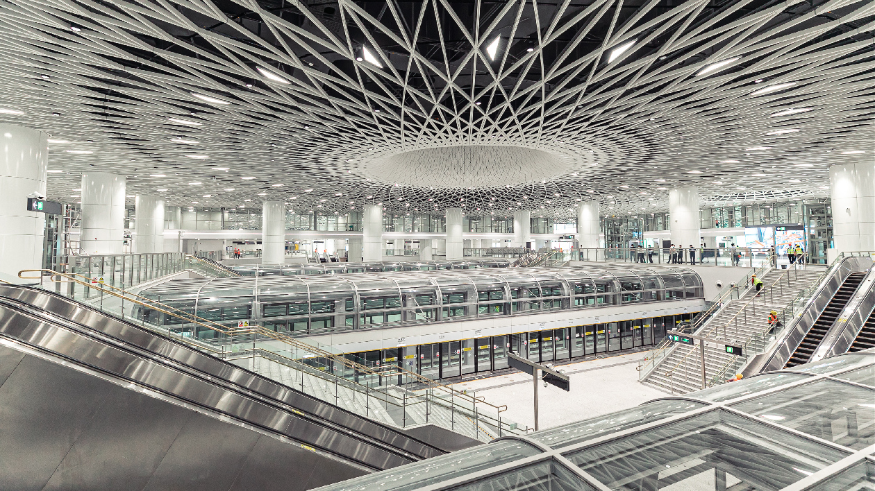 融通大灣區丨深圳地鐵「兩線三樞紐」完成「三權移交」 計劃月底前開通初期運營