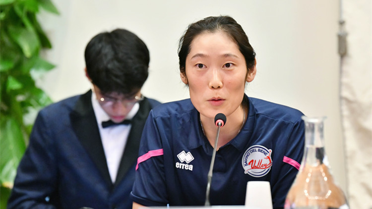 中國球員朱婷與意大利斯坎迪奇女排簽約一個賽季