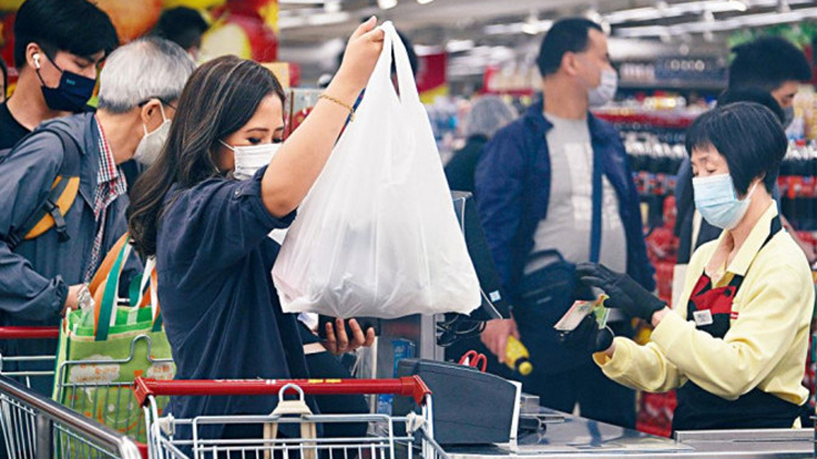 12月31日起膠袋徵費加至一元 謝展寰：促「走塑」文化扎根