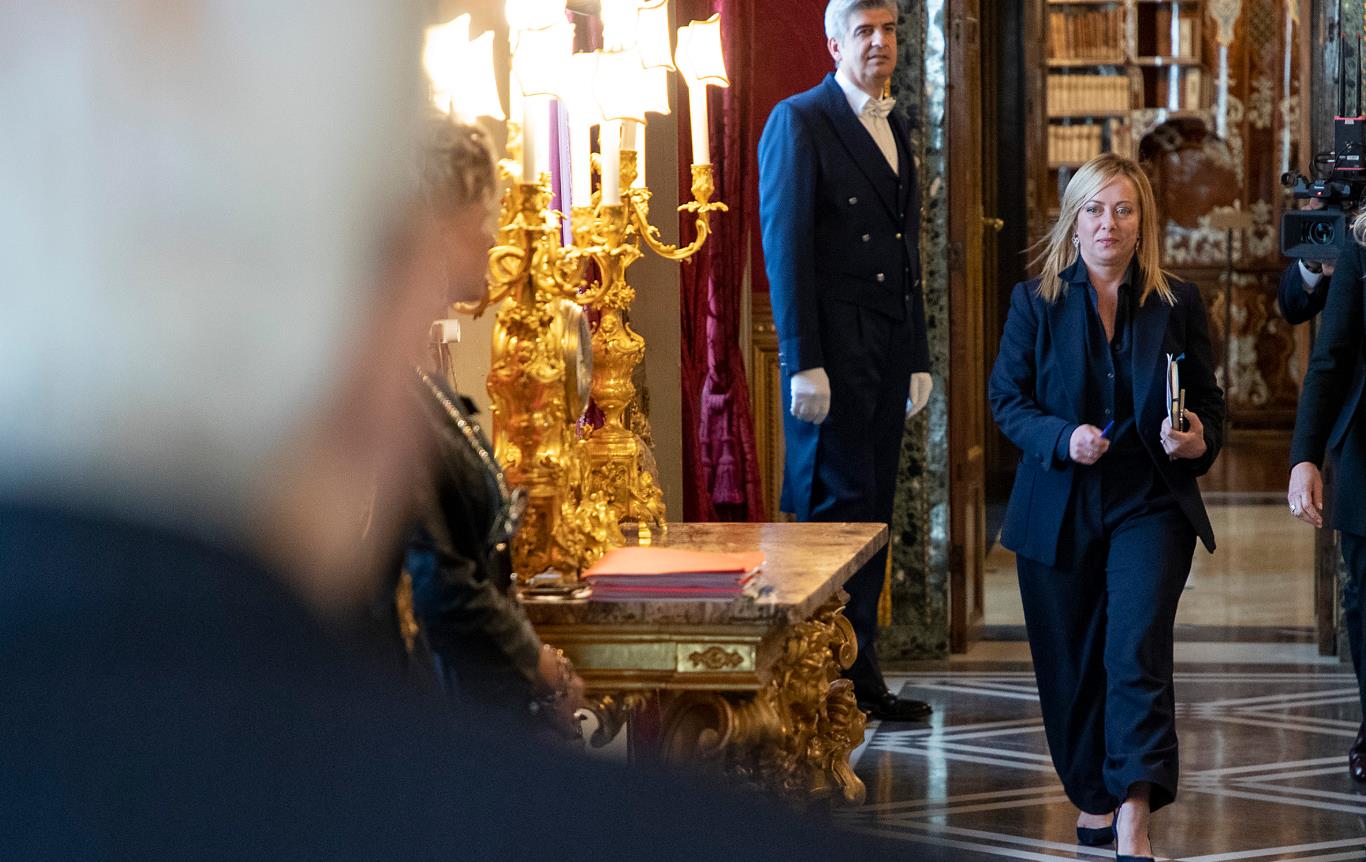 意大利新政府宣誓就職 梅洛尼成首位女總理