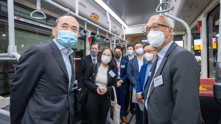 謝展寰了解九巴電動巴士發展藍圖 肯定其推動零排放的能力