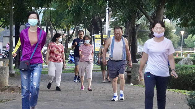 台灣新增40317例新冠確診病例 新增52例死亡