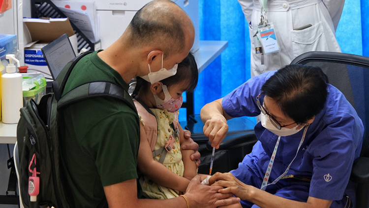 無打針確診男童病情惡化 醫管局：家長應盡快為兒童安排接種新冠疫苗