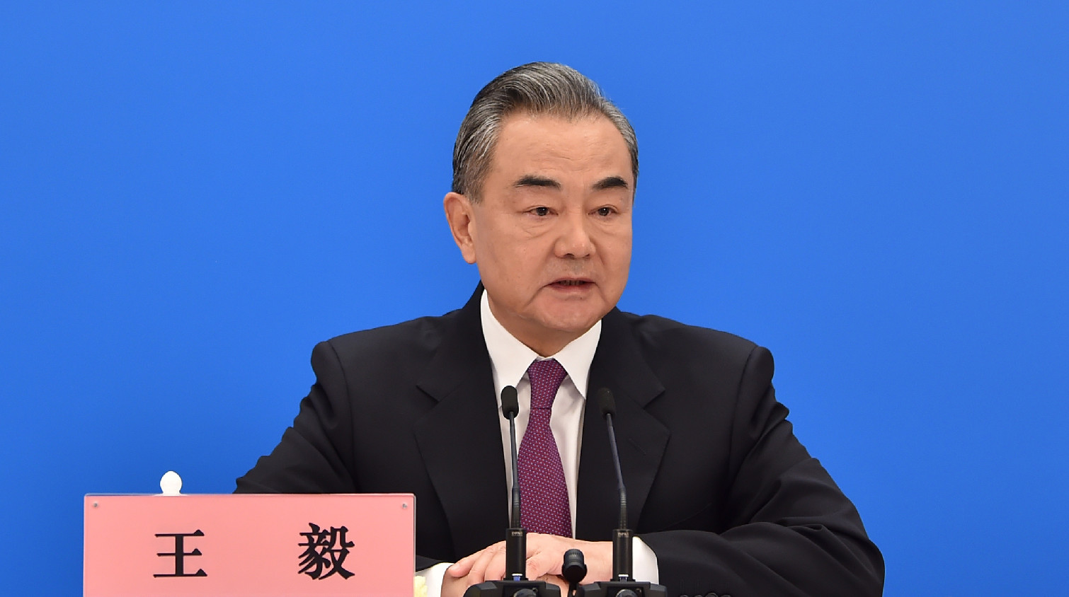 王毅同俄羅斯外長拉夫羅夫通電話