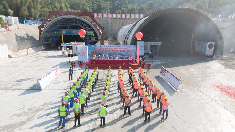 融通大灣區｜深汕西高速改擴建項目深汕隧道實現單線貫通