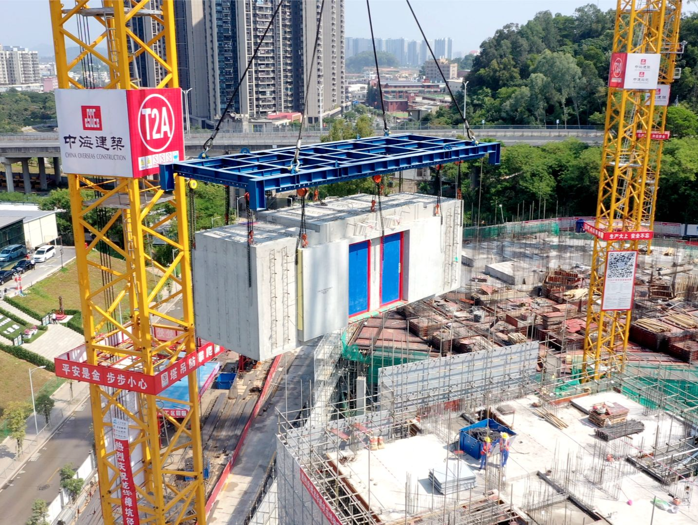 5棟百米高樓只需一年建成！全國首個混凝土模塊化高層建築在深完成首件模塊吊裝