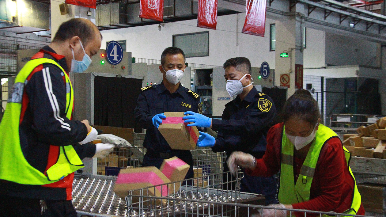 2天監管472.7萬票  廣州海關應對「雙11」跨境電商通關監管高峰